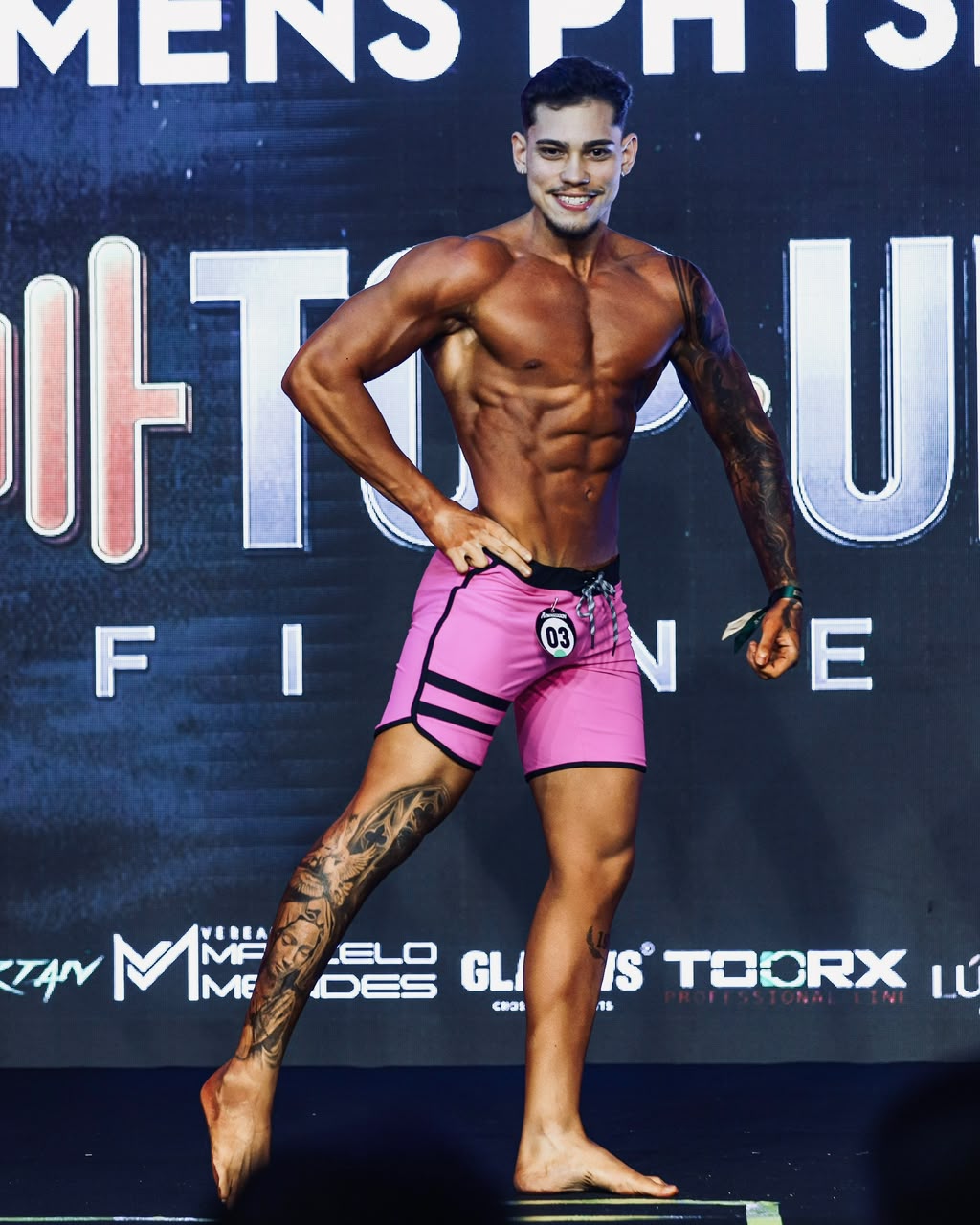 Emmanuel Gomes competindo na categoria Men's Physique